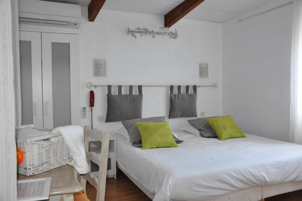 Hotel Les Mimosas Bormes-les-Mimosas Room photo